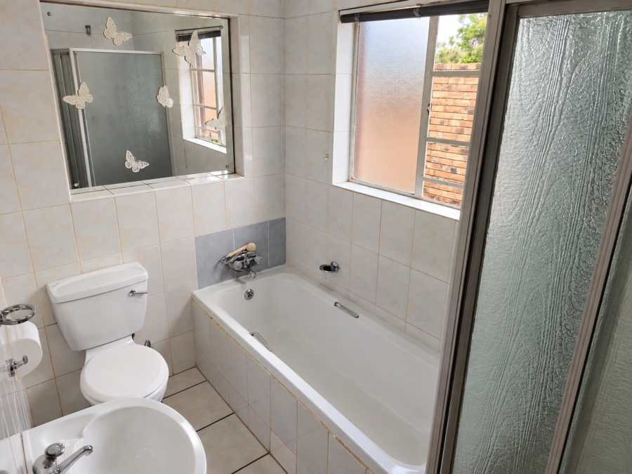 3 Bedroom Property for Sale in Safari Gardens North West